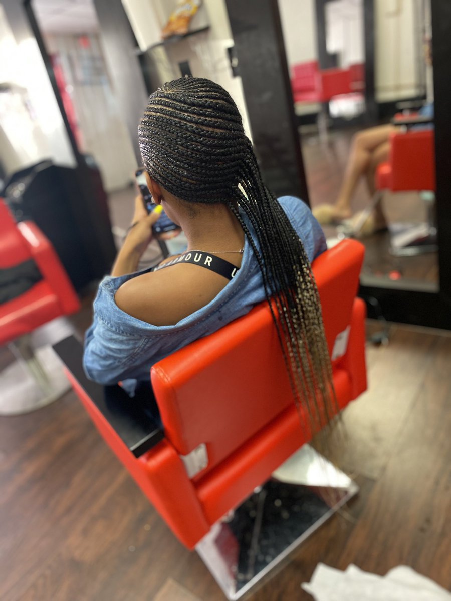 When life gives you lemons, MAKE LEMONADE BRAIDS DUHHH💁🏾‍♀️🍋! Text my dm now to book📲.. 
#lemonadebraids #braidsbyshy #shybraidz #braidstyles #protectivestyles #baltimorebraider #dmvbraider