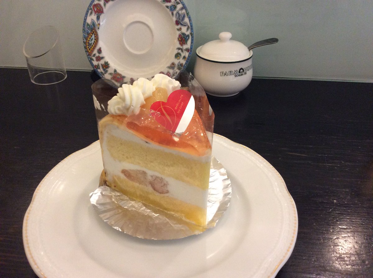 吉祥寺多奈加亭 今が旬です 桃のショートケーキ 今年も入荷しました 吉祥寺 喫茶店 カフェ ケーキ