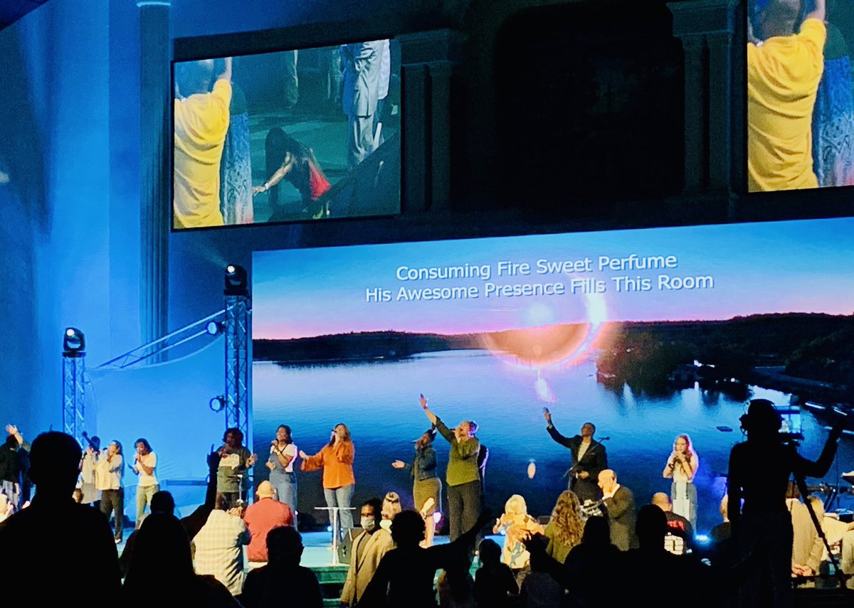 livingwaysa's tweet photo. This. Is. A. Move.
We are loving the season that Livingway is in!
Uncertain times in the world, but God is speaking with such clarity and unmistakably moving in a powerful way!
We ❤️ Our Church!
#Livingway #Sunday #theLC #Live #Love #Lead https://t.co/erKpaSo43T