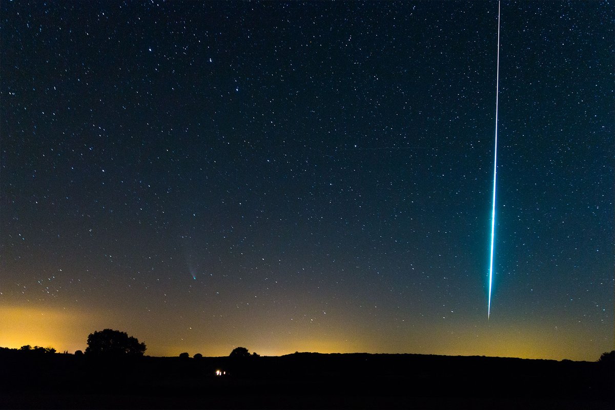 BOAM_meteore's tweet photo. Jolie bolide vert #meteore le 27/07/2020 01h12 Heure Locale
Observé depuis la Touraine @PatrickMazel
et photographié depuis #Cerilly #Allier avec la comète #NeowiseComet par T. Gulon https://t.co/J8MRphddIn