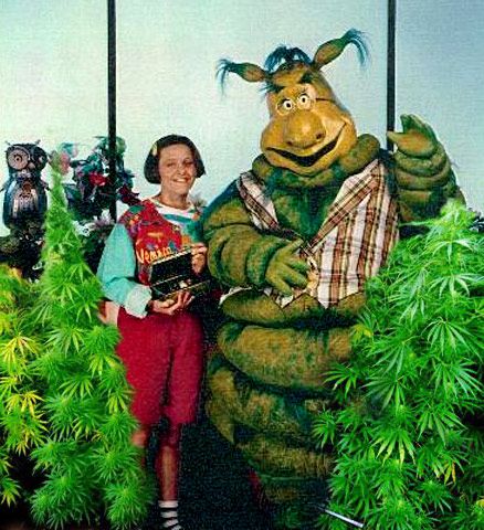 PabloBonzo's tweet photo. 🎶In his Greenhouse, Greenclaws Greenhouse. Greenclaws grows, amazing weed🎶 #Greenclaws https://t.co/L8jPE4I8JP
