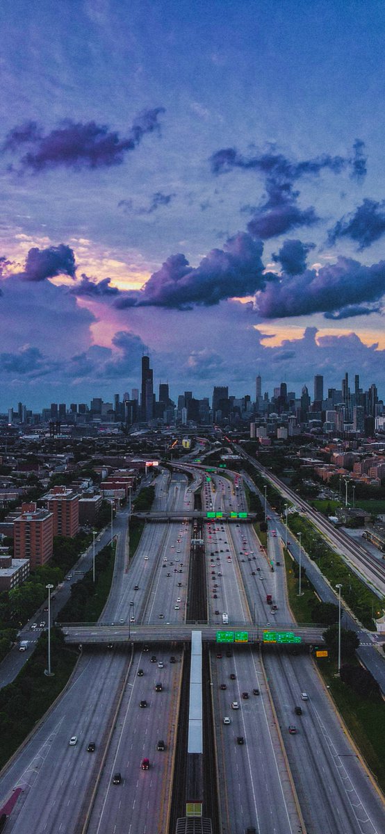 sabbyarroyo's tweet photo. 8PM on the southside, shot by me https://t.co/LNVEQP9jyZ