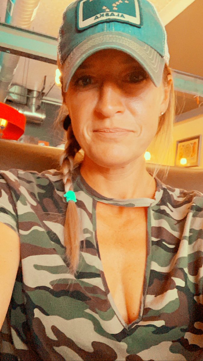 corisuemetzgar's tweet photo. #29again #birthdaygirlsgetaway #lakechelanshenanigans https://t.co/9wkvLI7nBz