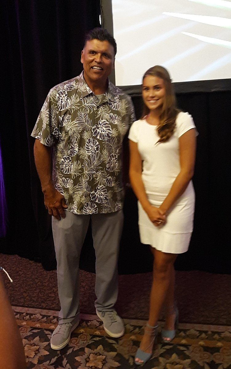 andreaharpen's tweet photo. Blanchester High School's Alexis Davis honored @MunozFoundation Dinner tonight! https://t.co/LhHCKtofce