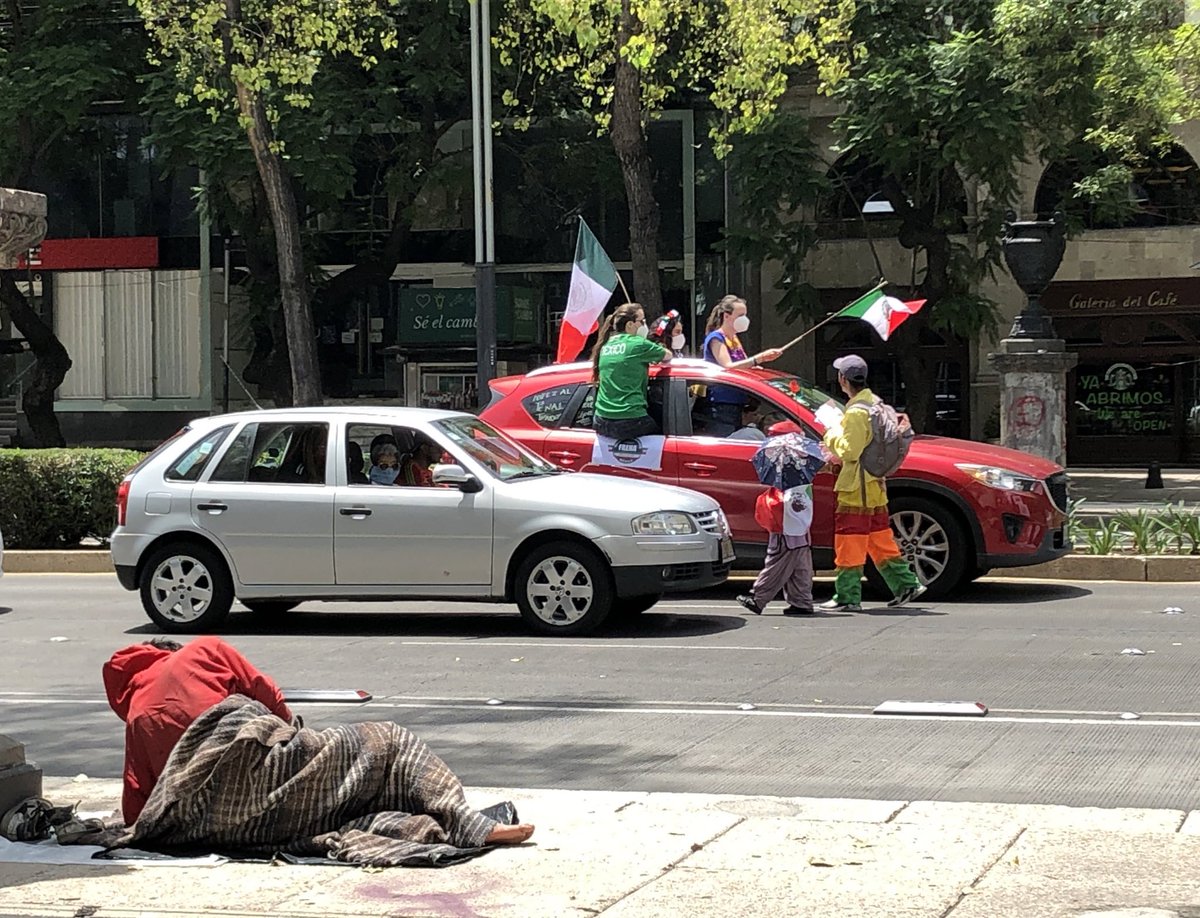 mijisoficial's tweet photo. La riqueza no es mala, pero al chile lo que está mal es querer que otros cambien nuestro país, mientras nosotros pasamos alado del hambre, la pobreza y la inseguridad.

Es necesario exigir que los gobiernos actúen, pero es más útil que todos actuemos por nuestro país.✌🏽😎 https://t.co/sH8DYuILML