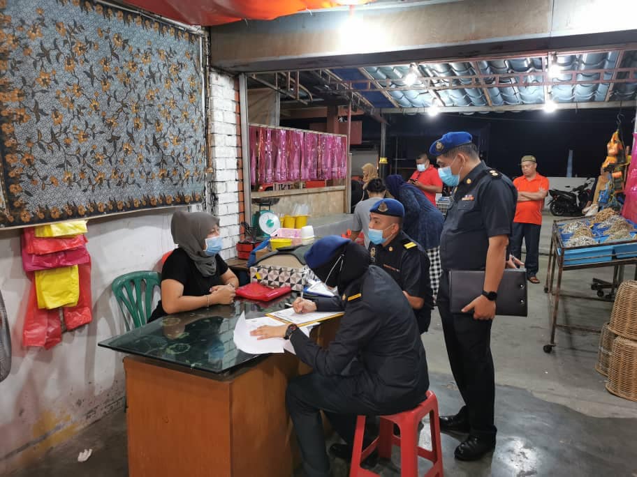 KPDNPerak's tweet image. 25-26 Julai 2020 | Pemeriksaan bersepadu penguat kuasa KPDNHEP-Perak di #PulauPangkor telah dilakukan sekitar #PulauPangkor &amp;amp; #TelukNipah. @mykpdnhep @Nforceteam1 #KPDNHEP #Perak2020 #PangkorBebasCukai2020 #COVID19 #KitaJagaKita #KawalanKendiri