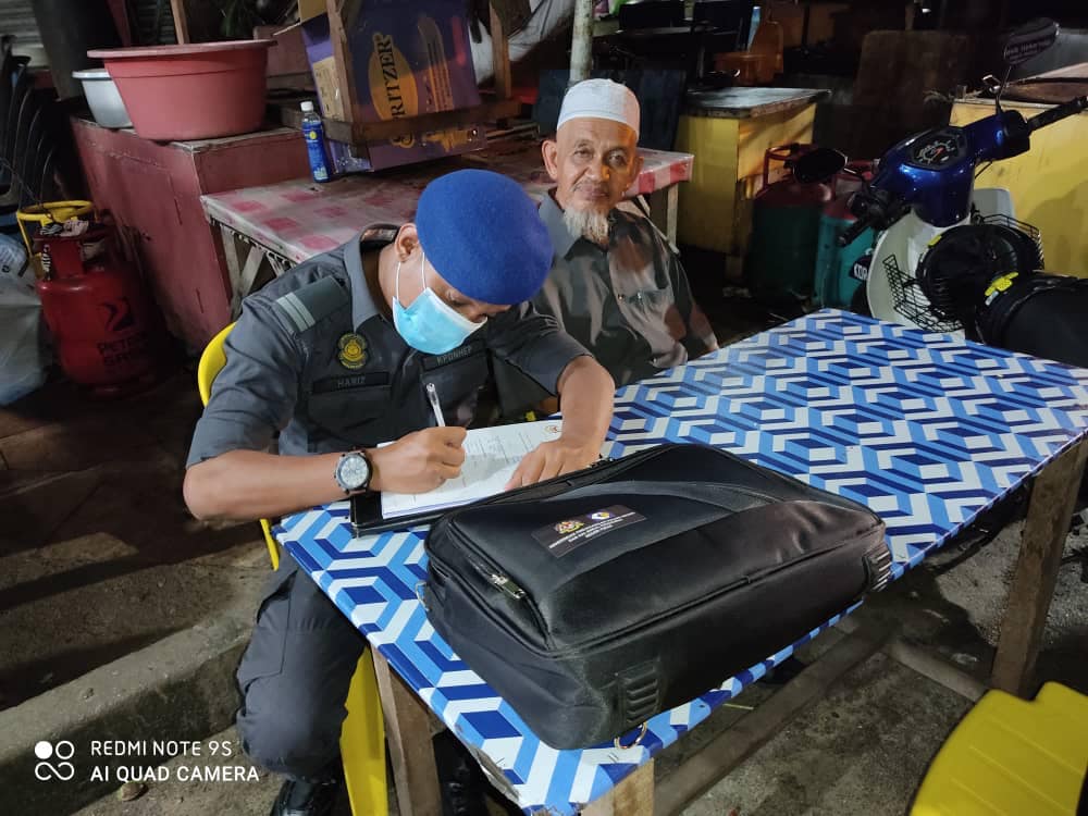 KPDNPerak's tweet image. 25-26 Julai 2020 | Pemeriksaan bersepadu penguat kuasa KPDNHEP-Perak di #PulauPangkor telah dilakukan sekitar #PulauPangkor &amp;amp; #TelukNipah. @mykpdnhep @Nforceteam1 #KPDNHEP #Perak2020 #PangkorBebasCukai2020 #COVID19 #KitaJagaKita #KawalanKendiri