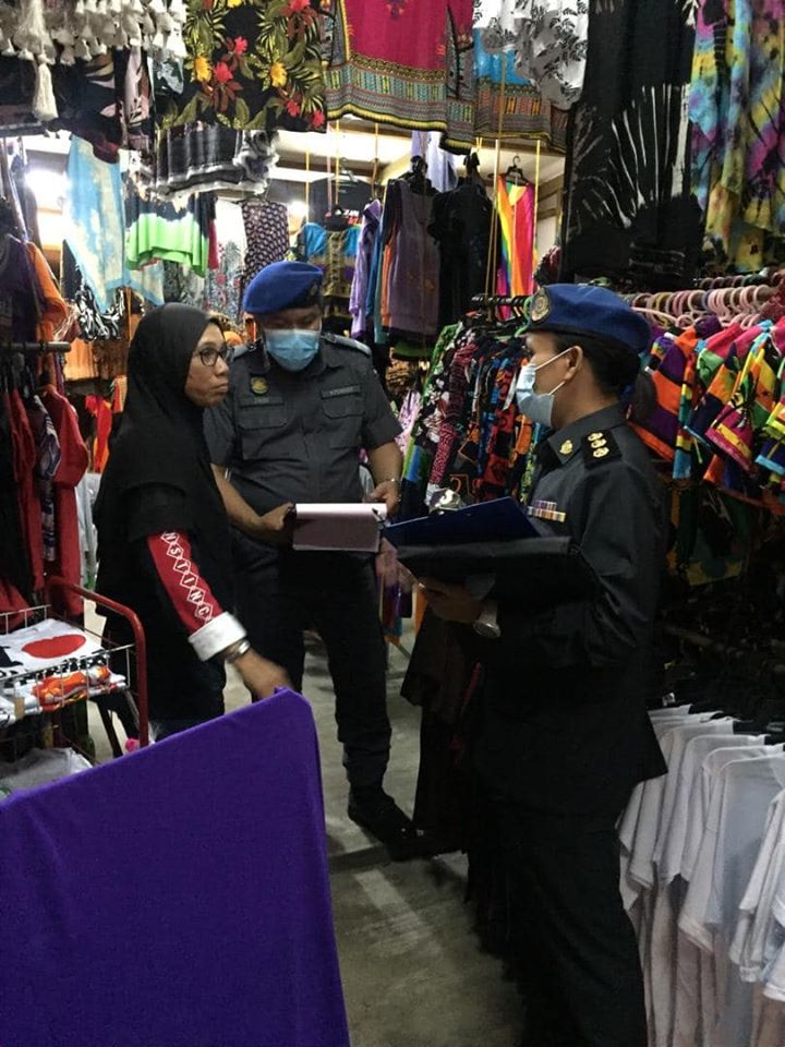 KPDNPerak's tweet image. 25-26 Julai 2020 | Pemeriksaan bersepadu penguat kuasa KPDNHEP-Perak di #PulauPangkor telah dilakukan sekitar #PulauPangkor &amp;amp; #TelukNipah. @mykpdnhep @Nforceteam1 #KPDNHEP #Perak2020 #PangkorBebasCukai2020 #COVID19 #KitaJagaKita #KawalanKendiri