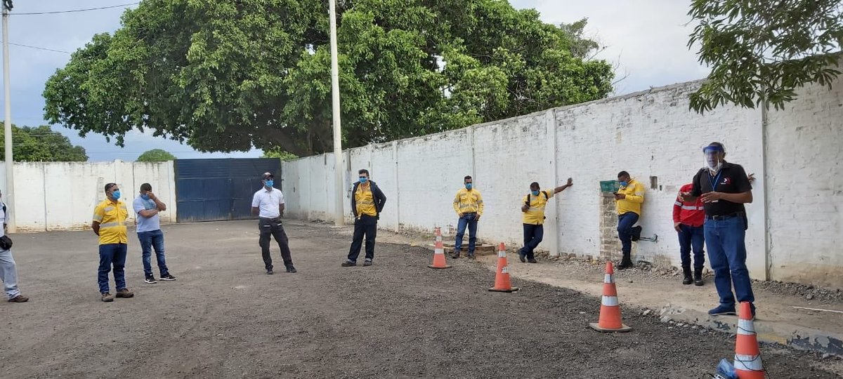 sintracarbon's tweet photo. @sintracarbon realizando ronda de mitines informativos en cada una de las poblaciones, rechazando la imposición del turno de la muerte y la posición de @CerrejonCol en la mesa de negociación, NO al turno de trabajo @cutcolombia @usofrenteobrero https://t.co/jJwW2tTbmn