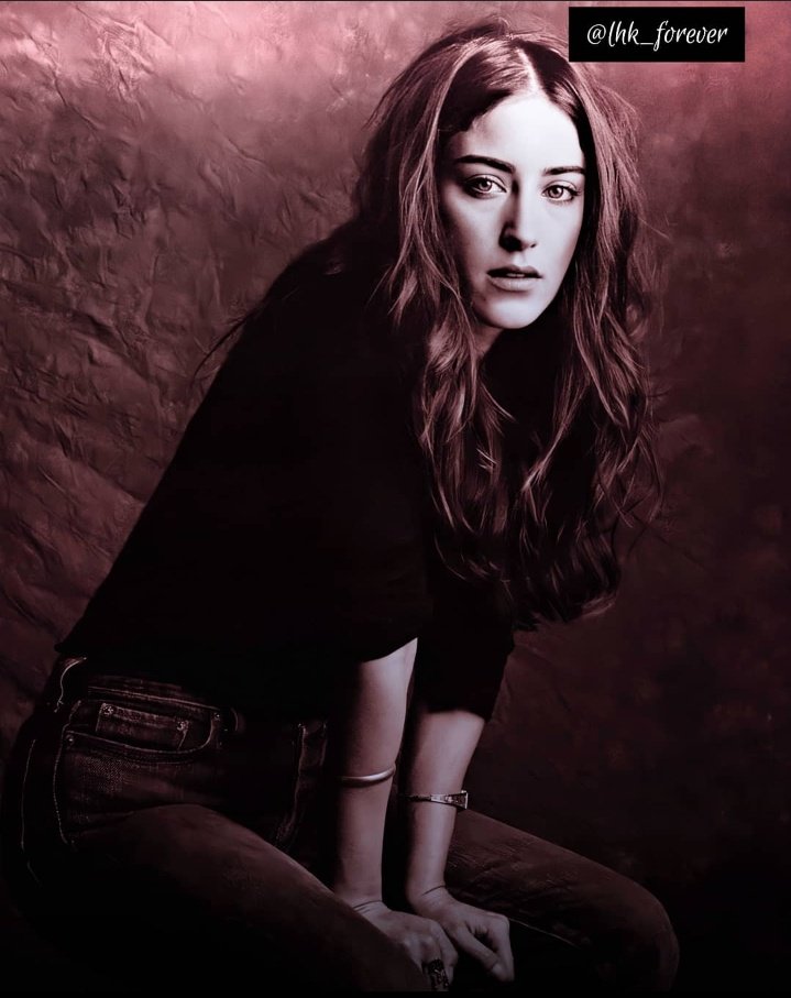 lhk_forever's tweet photo. ☆ 🖤 ☆ 

               #HazalKaya • 🍁 https://t.co/2uKL74wAAo