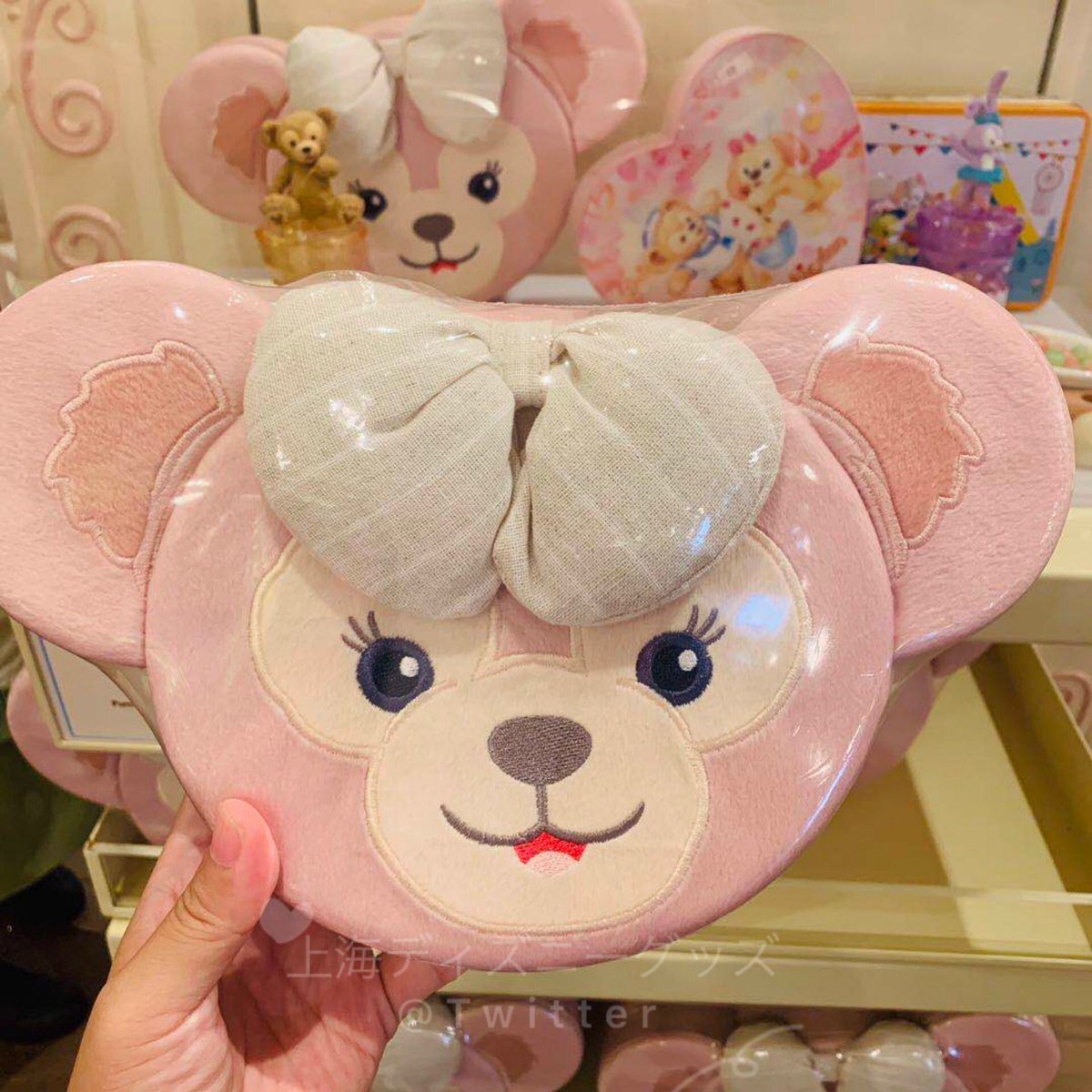 sh_goods_disney's tweet photo. 新発売のメイちゃんのお菓子🍬
中身はサマーキャンプのと同じなのでぶっちゃけあまり美味しくないです😂
箱が重要なので問題無し😇
99元です🕊
#上海ディズニー　#SHDL_MD https://t.co/3jv9WCwkHM