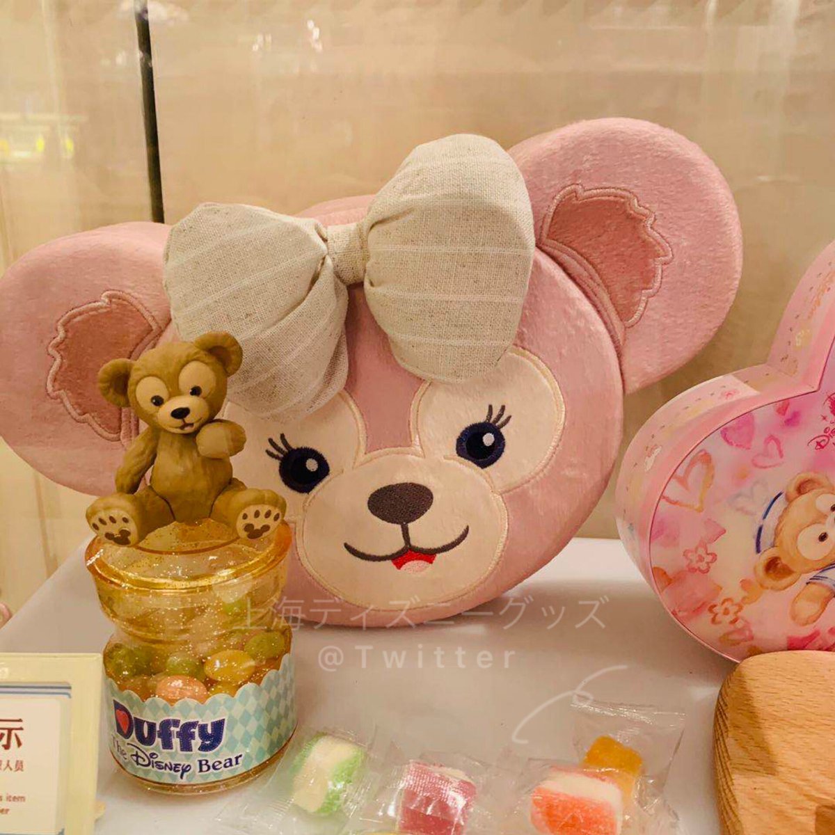 sh_goods_disney's tweet photo. 新発売のメイちゃんのお菓子🍬
中身はサマーキャンプのと同じなのでぶっちゃけあまり美味しくないです😂
箱が重要なので問題無し😇
99元です🕊
#上海ディズニー　#SHDL_MD https://t.co/3jv9WCwkHM
