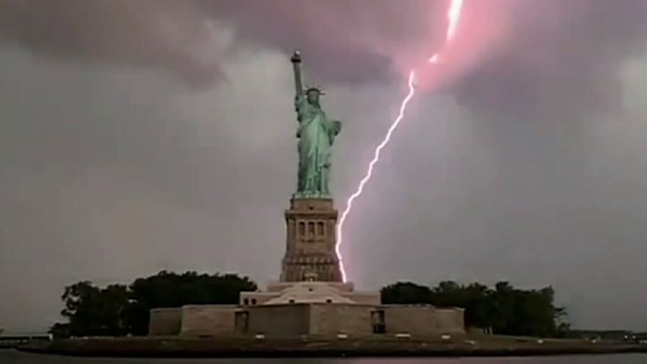 dianainoz2's tweet photo. @robreiner I'm not religious at all, but for all those Evangelicals still supporting Trump, who remain unmoved by his private army on the streets hunting Americans, or 150K plague deaths , wouldn't you think that this was God sending you a sign that you are on the wrong side? https://t.co/GxCRzpF38l