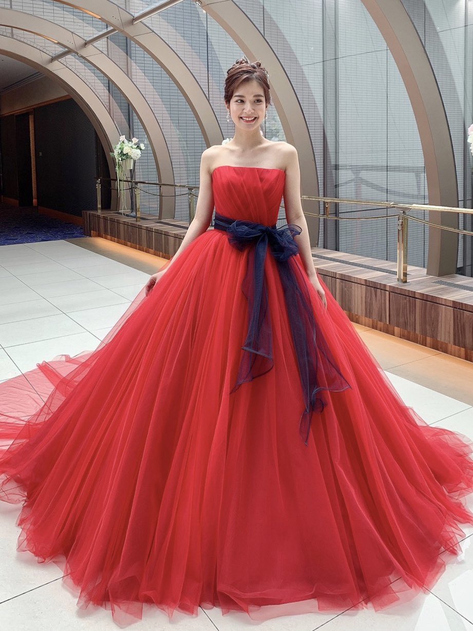 ウェディングドレス スポサブランカ Sposa Blanca 鮮やかな赤の新作カラードレス ウエディングドレスやカラードレス 等が50 Off 85周年キャンペーン開催中 T Co 71uussvkgp カラードレス カラードレス赤 ドレス試着 ドレスショップ