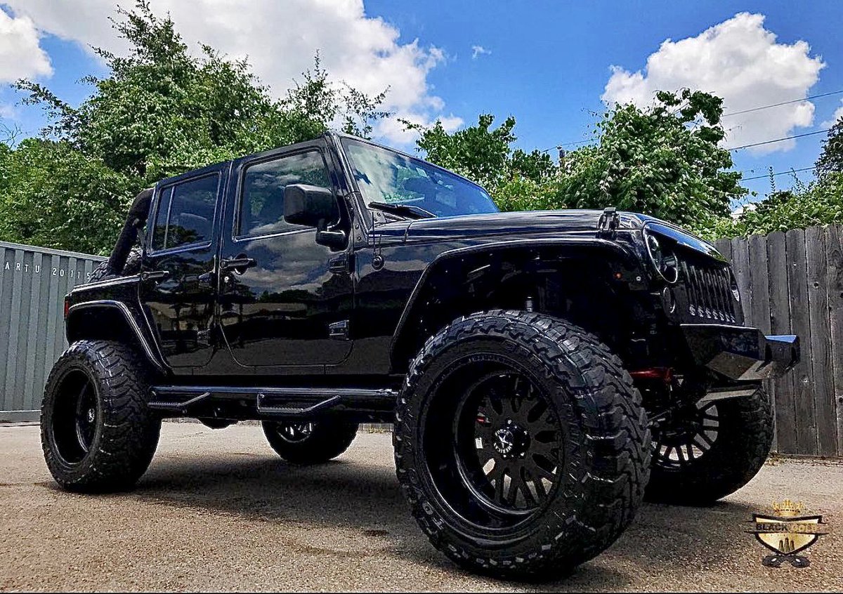 footwork_king1's tweet photo. TRANSFORMER 🎱♠️.

Built by: @AllOut_Offroad 
Detailed by: Black Gold Auto Spa.
&amp; I give credit for all ideas for my Jeep to @markcardenas . https://t.co/zUb2DoAZFu