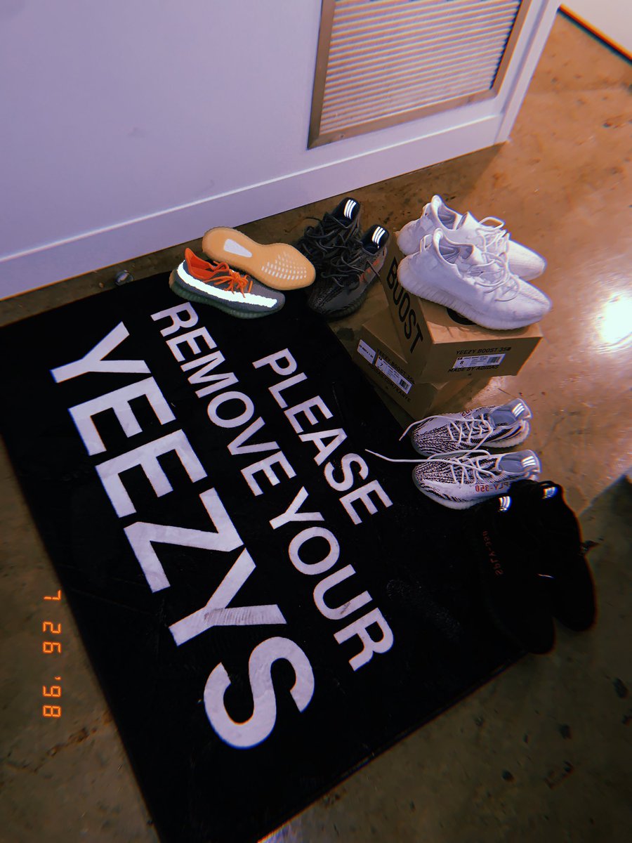 Kybee__'s tweet photo. Our new doormat 🔥🔥 https://t.co/R3G4ndZObf