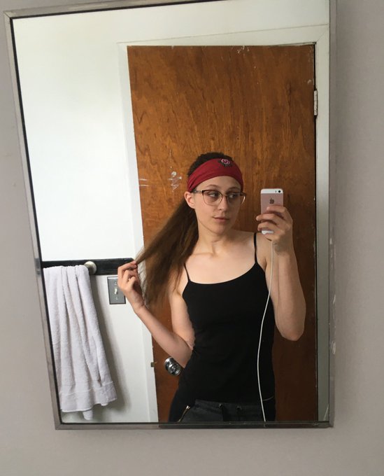 😌 hello https://t.co/hhECvodoIb