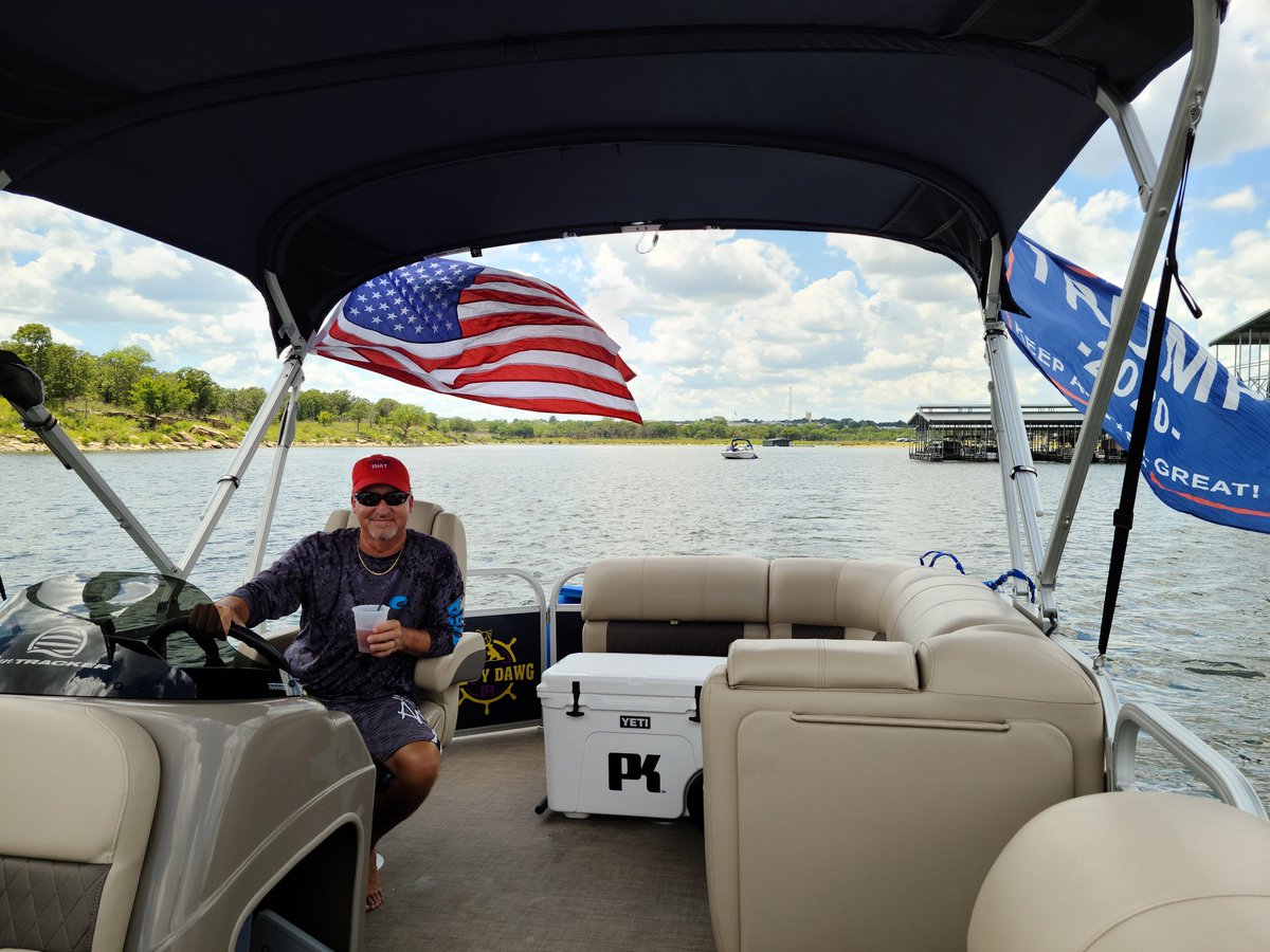 RWaller27's tweet photo. Nice Sunday evening on ##keystonelake photo by @cwaller83 #Trump2020 🇺🇸🇺🇸🇺🇸🇺🇸🇺🇸 https://t.co/1P5kZ4uz50