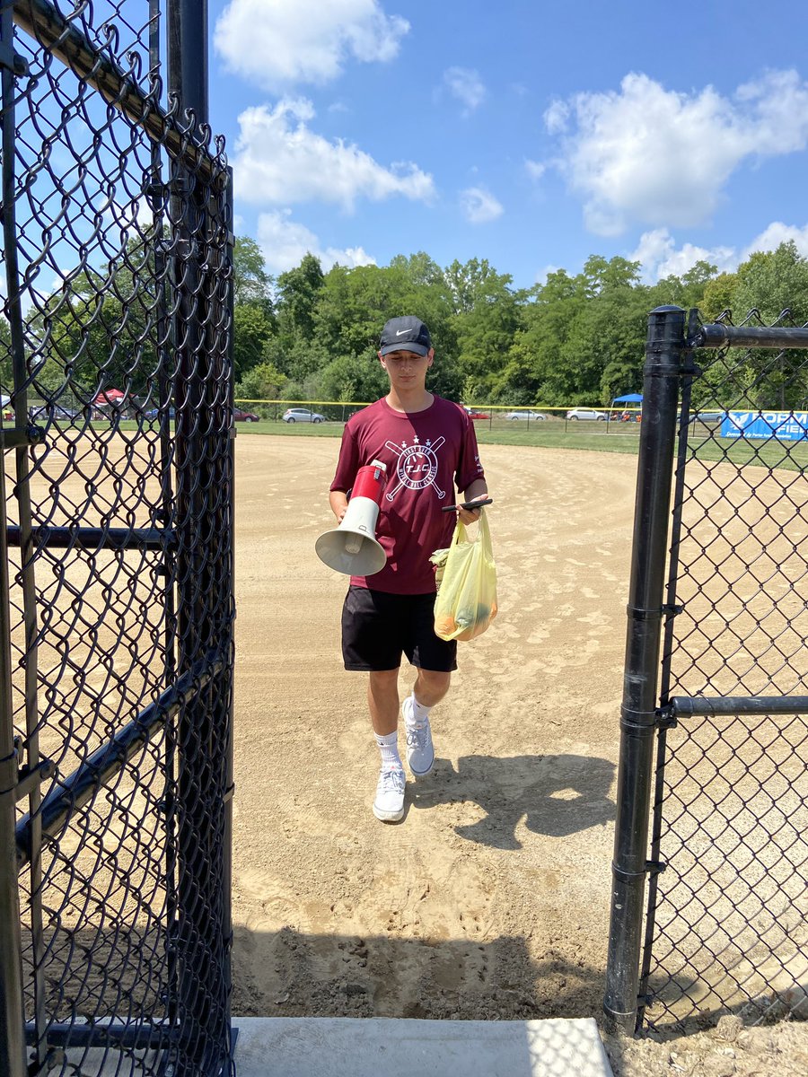 paigeenjohnsonn's tweet photo. Let’s take a sec to honor a man who made a whole community come together within 24 hrs of the accident &amp; brought people from through out an entire county together to play a tournament for three lives he cared so much about. It’s people like you that change the world @pboozzee https://t.co/yFX9udgHaE