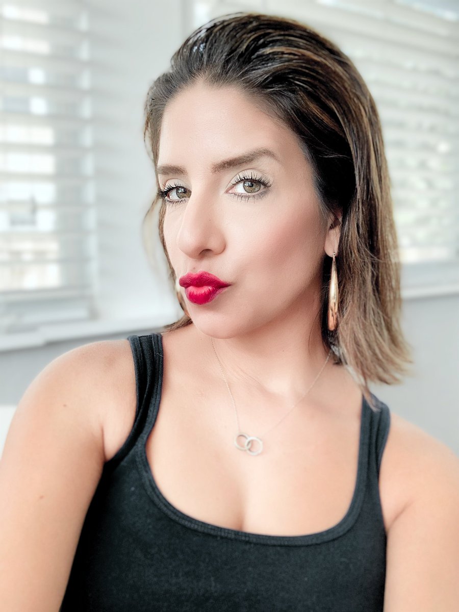 allimac04's tweet photo. Can’t get enough of @maccosmetics 305 Burning Love powerless kiss lipstick 💄 #kiss #mac #maccosmetics #allimac https://t.co/qyiDq534Sv