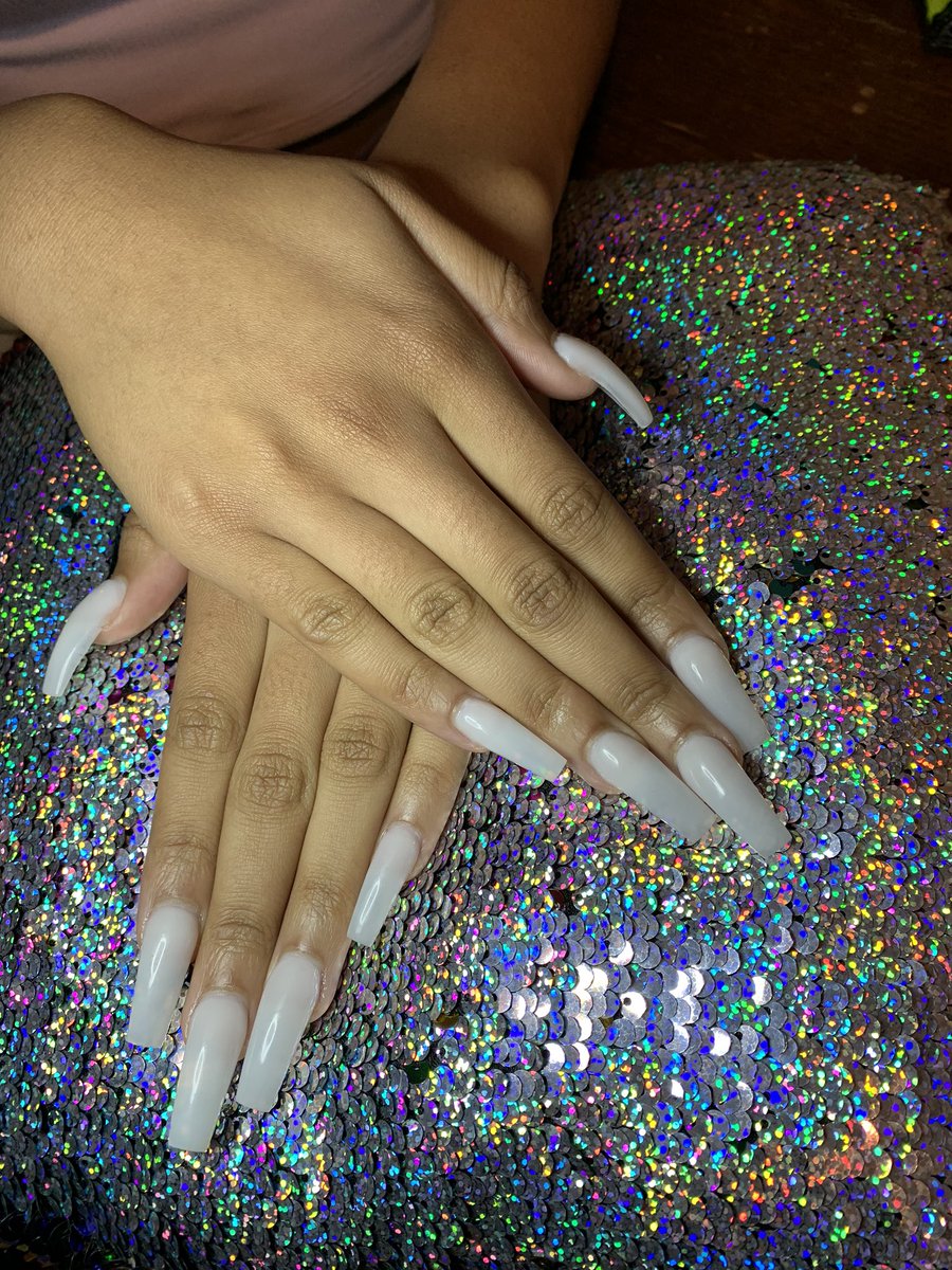 itskedollasign's tweet photo. BOOKYOURSETS WITH ME LADIES 💅🏽 #DollaNails https://t.co/xI8k3SARhZ