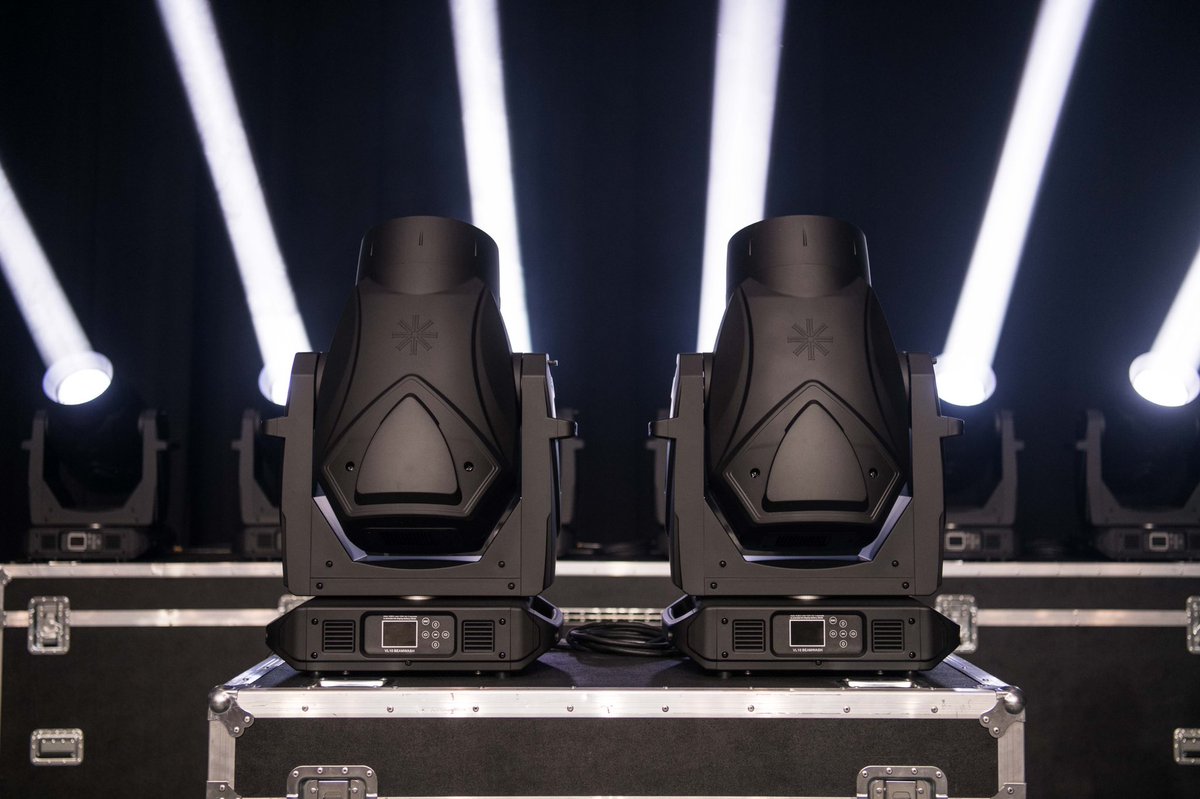 ldpgpr's tweet image. Our Vari-Lite VL10 BEAMWASH produces 28,000 lumens making it brighter, lighter and more versatile than any comparable fixture! #LightingDesign