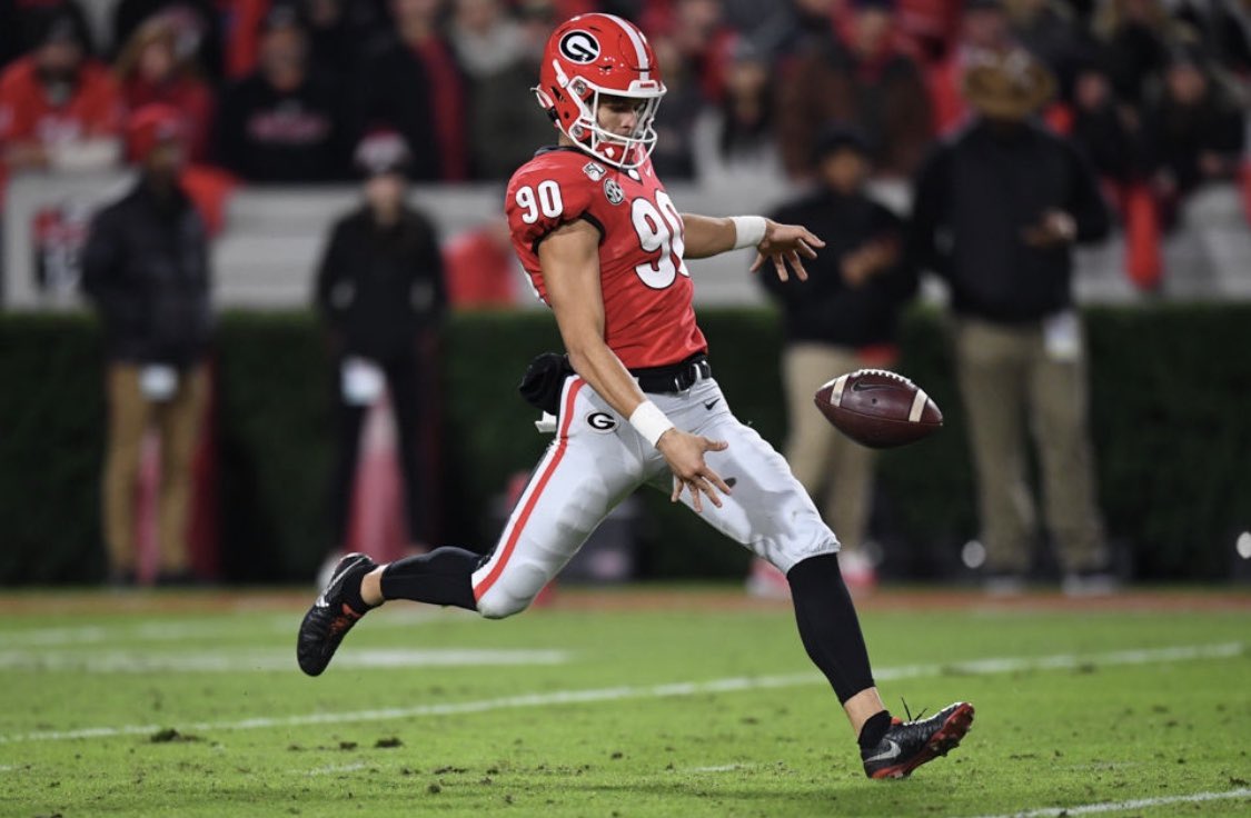 noahjones_44's tweet photo. Blessed and beyond excited to say that I received an offer (PWO) to play football at the University of Georgia!!! Go Dawgs!! @KirbySmartUGA @CoachYeah @a___ray @CoachGMeyer https://t.co/QOa666fPgj