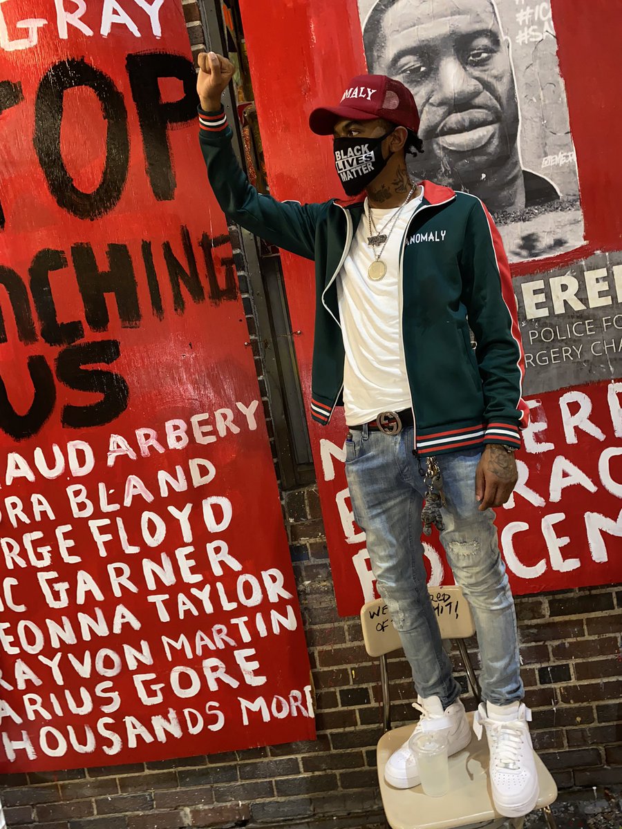 _tdrlorrobert's tweet photo. I An Doing To Bad Im SOMEBODY You Can GOOGLE me 🤍❤️✨💸 #ProjectRebel🎸 #YounginFromDa$outh💚 #BlackLivesMatter 🖤✊🏽 Shop W My Clothing Line 🔥 https://t.co/W0GDWcHxWs