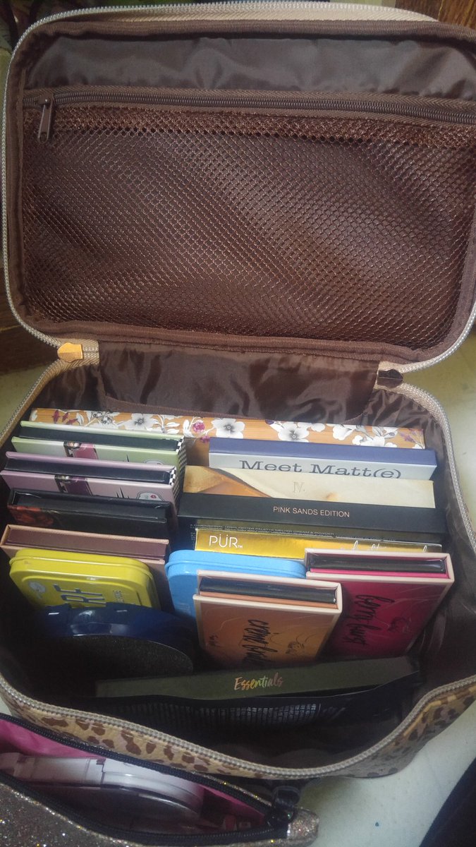 crsawinton's tweet image. @IPSY I'm SO glad I grabbed the November three bag set! 😍 Can you PLEASEEE make more of the ultimate bags in this size and style? It's fantastic! Everyone in the Ipsy group loves it! #IPSY #makeupbag #bestbagever #ultimatebag #holdssomuch