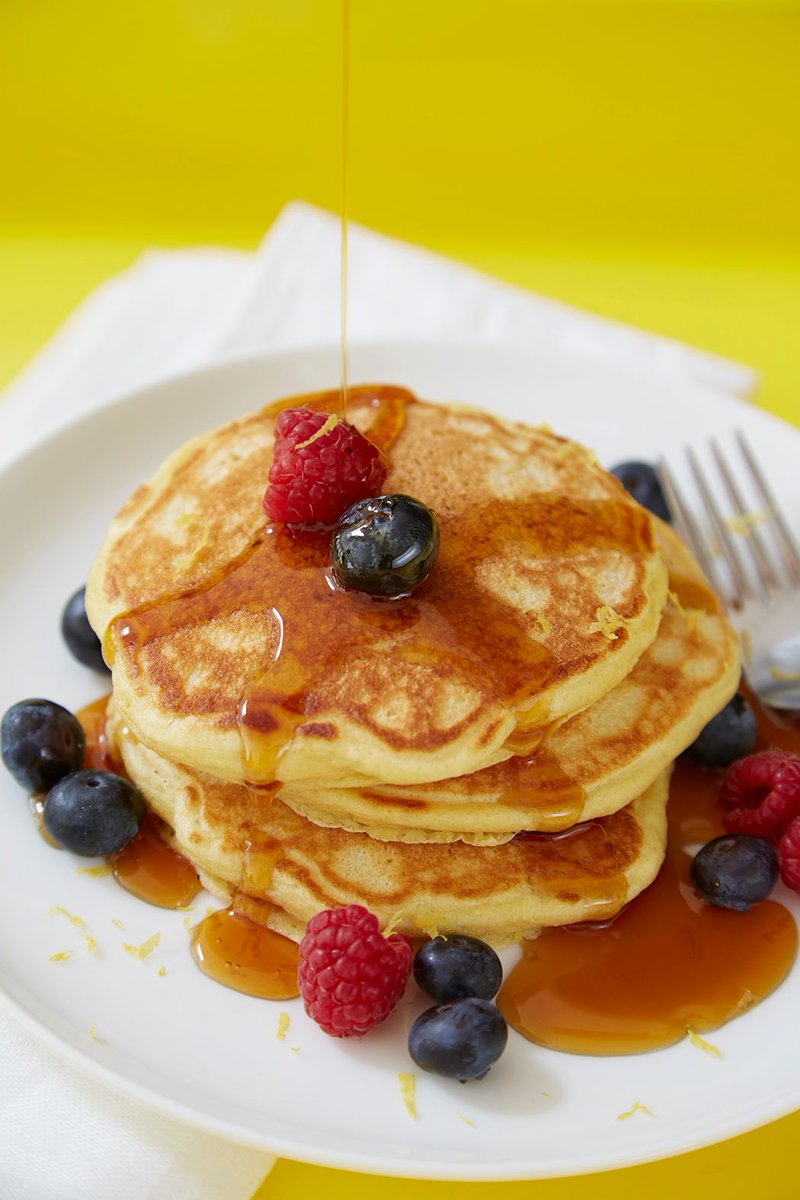 GDeLaurentiis's tweet image. My FAVORITE lemon buttermilk pancakes! 
RECIPE: buff.ly/2ldR52h