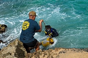 USNavy's tweet photo. Mobile Diving and Salvage Unit-1, NAVSEA Remove Defunct FORACS Equipment off Nanakuli Beach

Read⬇️
https://t.co/y7S7dPPRIQ https://t.co/arRkelmmAR