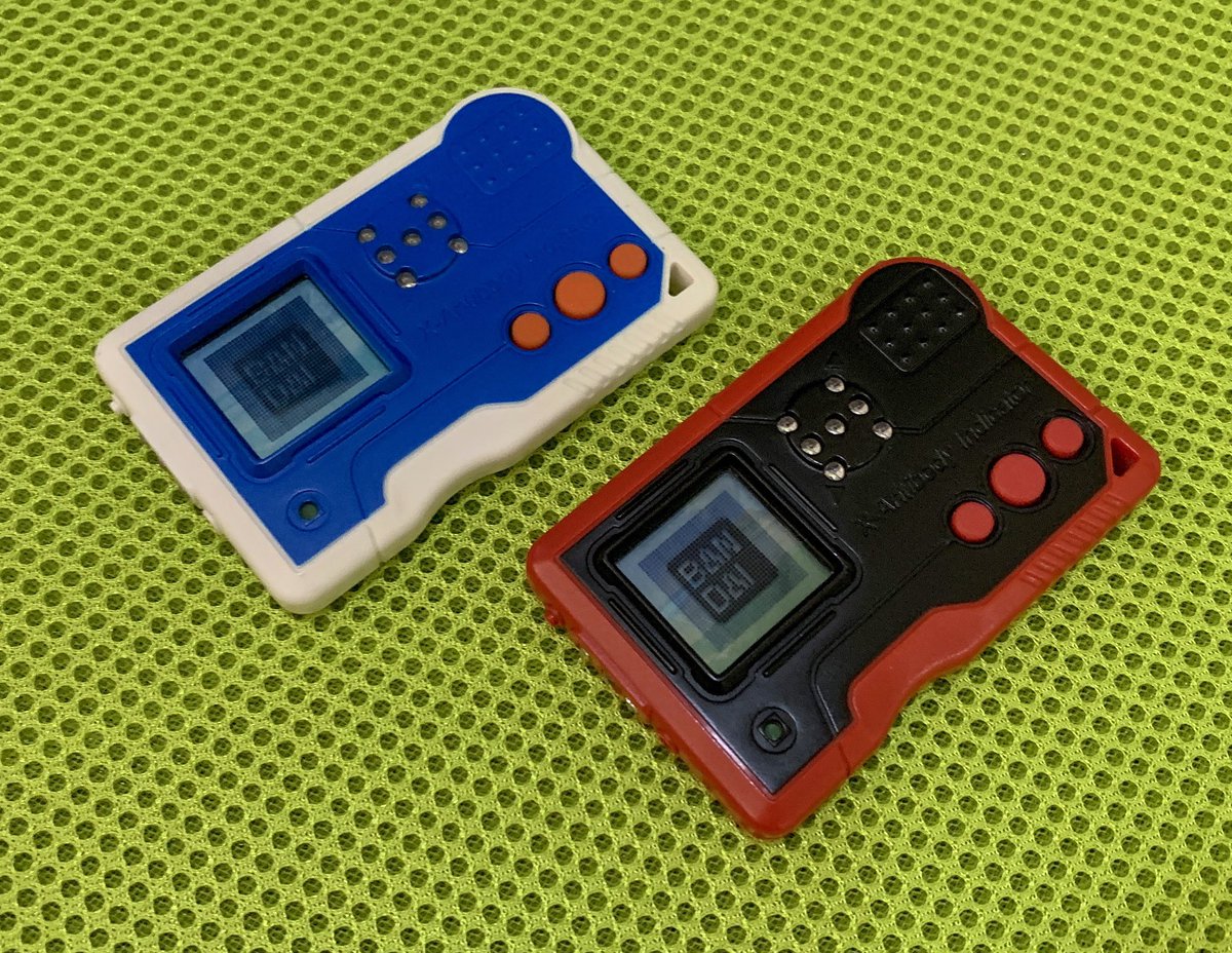 etemon_metal's tweet photo. Added 2 more Pen X to my collection ver 1.0 black/red & ver 1.5 blue/white #digimon #pendulumx #vpet https://t.co/SgnNPfsglE