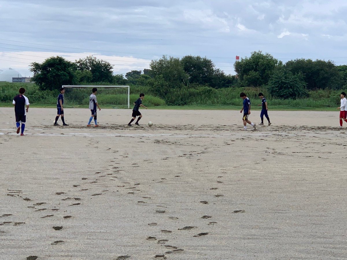 fcGSSZ's tweet photo. 7月26日の日曜日試合から中2日での練習
疲れも残っている中しっかりと集中して取り組めたと思います！
今週末のリーグ戦に向けてしっかり整えていきましょう！
#ゲイン #FCゲインスーパースターズ
#社会人サッカー #京都府3部 
#初心者大歓迎 #メンバー募集中 https://t.co/0G04DcUBVk