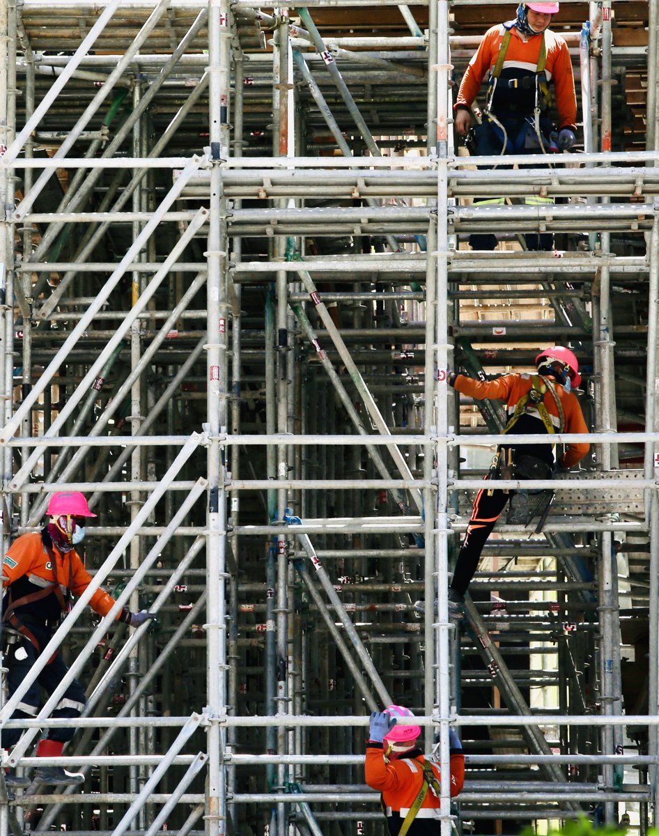 ThePointTaken's tweet photo. #VisualHK: Construction workers don face masks to stave off the #coronavirus.
(📸Raymond Chan / China Daily) https://t.co/UkgCtccHe9