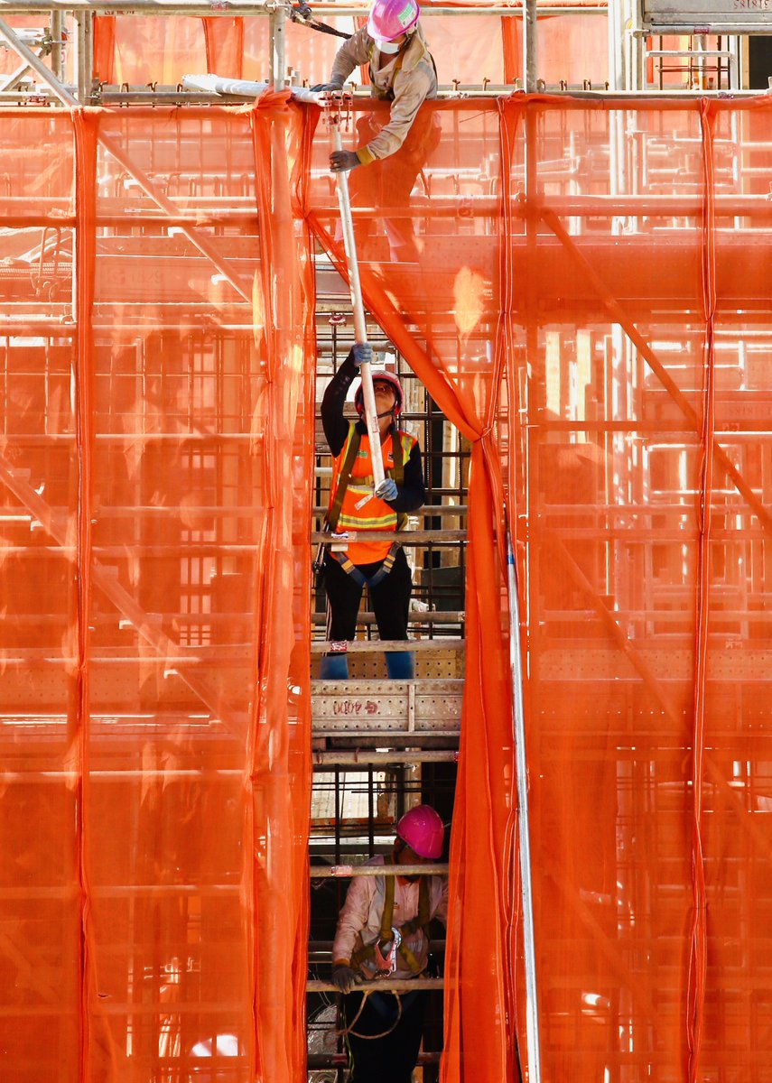 ThePointTaken's tweet photo. #VisualHK: Construction workers don face masks to stave off the #coronavirus.
(📸Raymond Chan / China Daily) https://t.co/UkgCtccHe9