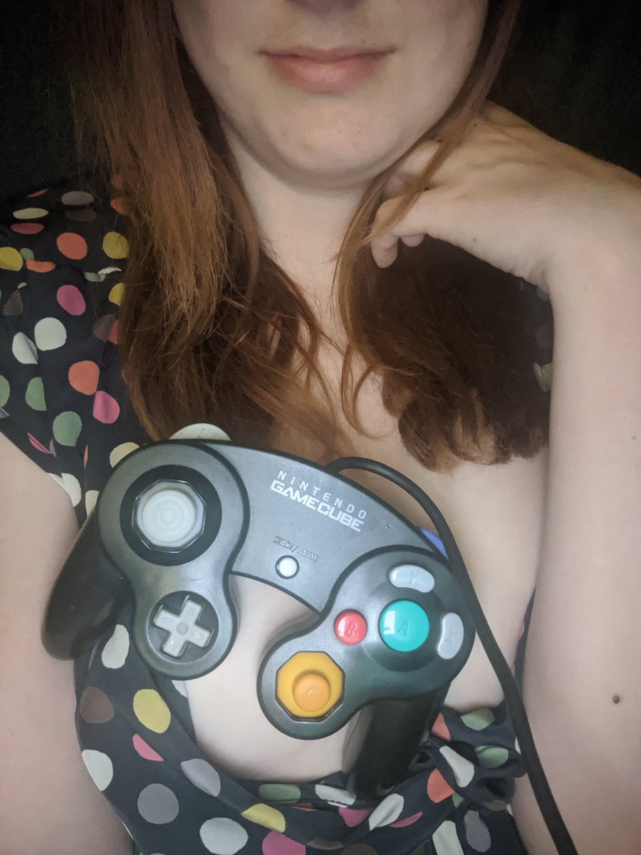 vr_bae's tweet photo. @OfBuys https://t.co/0u5s6X5ZYp
Your nerdy gamer gf who's kinda hot 🥺 https://t.co/LV7jWF46A8