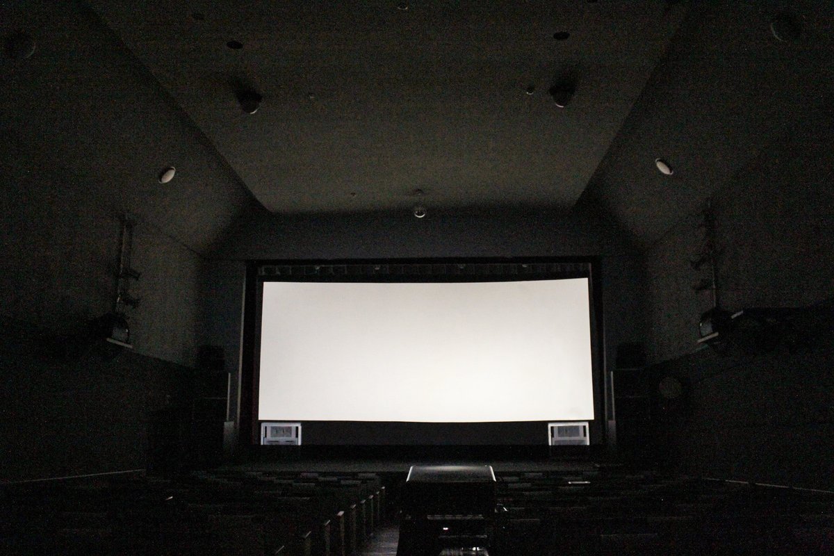 御成座 スクリーンの中を車が駆け抜ける 無数のひまわりが風に揺れる 人々が運命に翻弄される 音楽が情感を盛り上げる 映画 という物語に感動を覚える 映画館という空間に身をゆだねる 本日の上映 タッカー 4kデジタル リマスター版 10 00