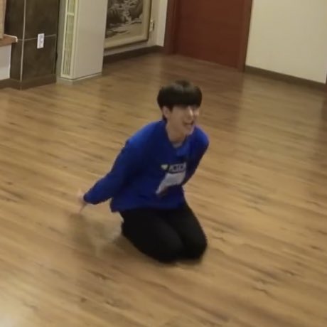 ᵗⁱⁿʸ ᴊᴜɴɢ sᴜʙɪɴ ( ´•̥-•̥` )