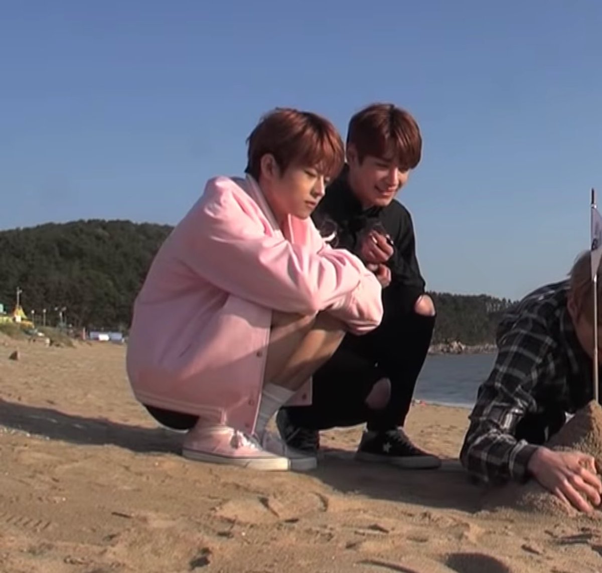 ᵗⁱⁿʸ ᴊᴜɴɢ sᴜʙɪɴ ( ´•̥-•̥` )