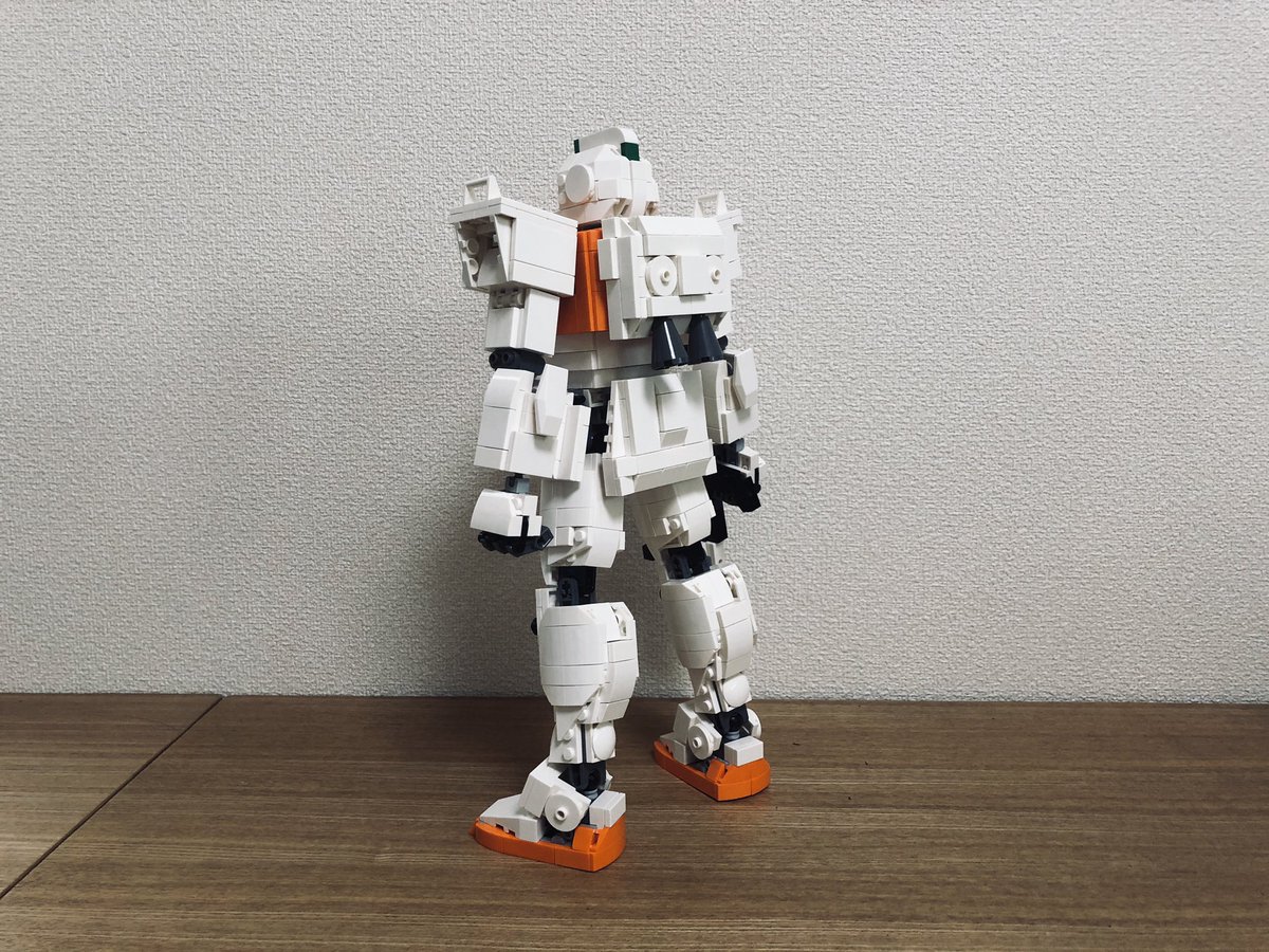 christophsis2's tweet photo. レゴでRGM-79[G]陸戦型ジムを作りました。
連邦系MSを作るのは今回が初めてです。

胸部のダクトの再現が難しくてかなり試行錯誤しました。陸戦型ジムらしい形に上手く纏められたと思います。

#LEGO #MOC #レゴ #レゴロボ 
#ガンダム #ジム #GM #陸戦型ジム #GM #GMGroundType https://t.co/I2EOvGfrPj