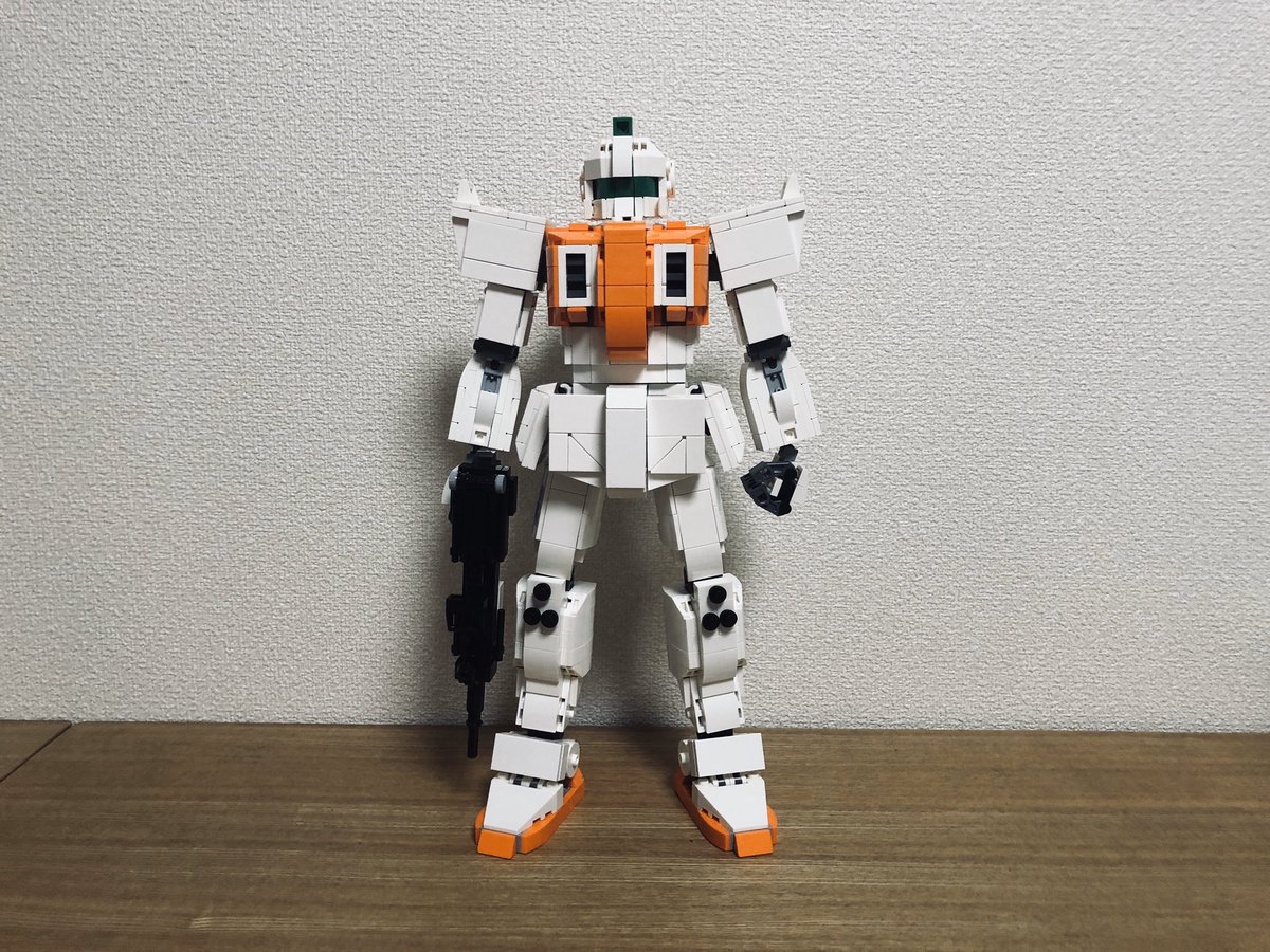 christophsis2's tweet photo. レゴでRGM-79[G]陸戦型ジムを作りました。
連邦系MSを作るのは今回が初めてです。

胸部のダクトの再現が難しくてかなり試行錯誤しました。陸戦型ジムらしい形に上手く纏められたと思います。

#LEGO #MOC #レゴ #レゴロボ 
#ガンダム #ジム #GM #陸戦型ジム #GM #GMGroundType https://t.co/I2EOvGfrPj