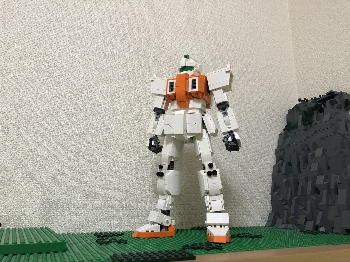 christophsis2's tweet photo. レゴでRGM-79[G]陸戦型ジムを作りました。
連邦系MSを作るのは今回が初めてです。

胸部のダクトの再現が難しくてかなり試行錯誤しました。陸戦型ジムらしい形に上手く纏められたと思います。

#LEGO #MOC #レゴ #レゴロボ 
#ガンダム #ジム #GM #陸戦型ジム #GM #GMGroundType https://t.co/I2EOvGfrPj