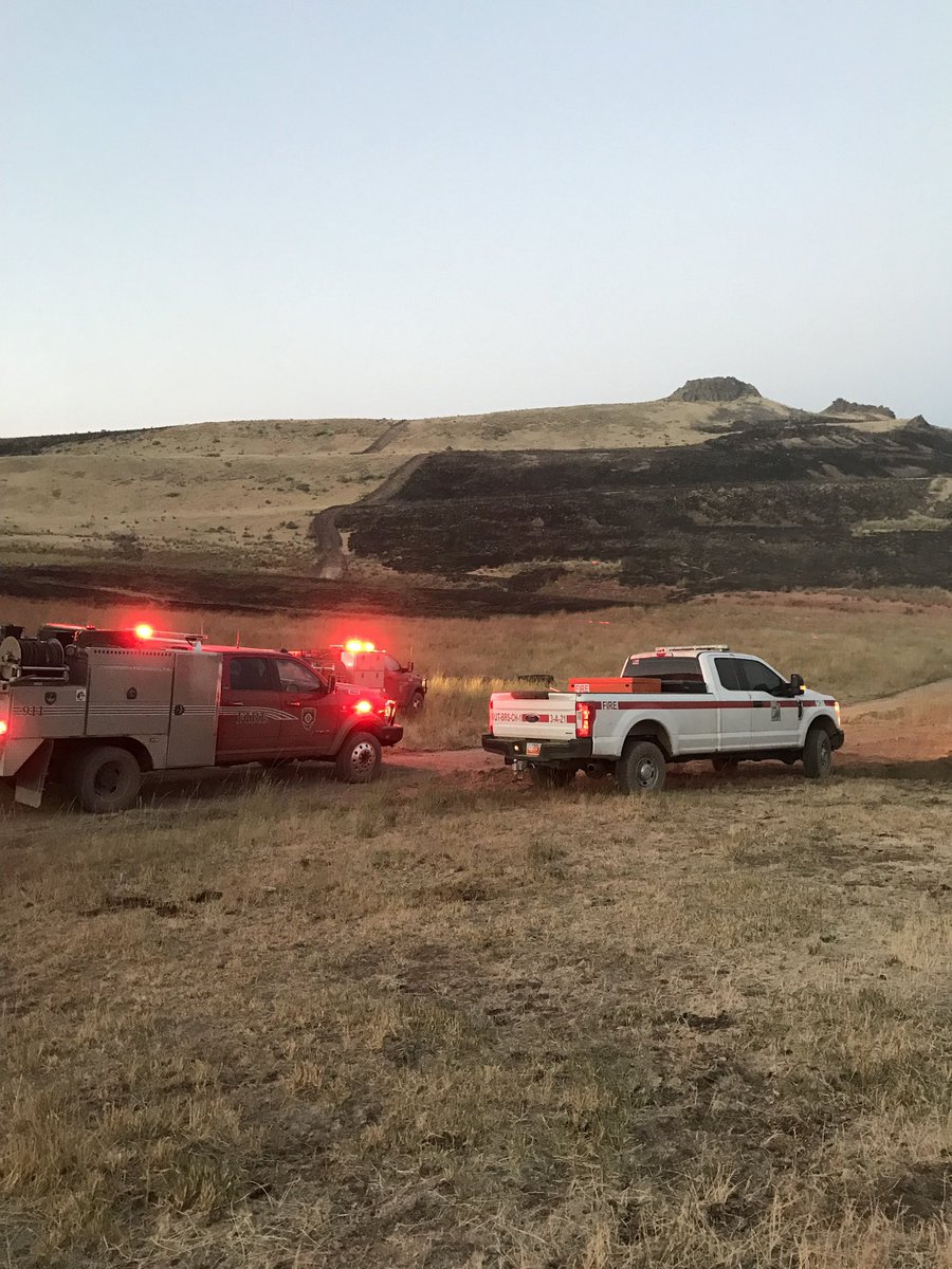 brian_schnee's tweet image. #MessixFire in Box Elder County is 15% contained and has burned roughly 988 acres. 

A few structures are still considered threatened tonight. Ranchers I spoke to were most concerned about their livestock grazing nearby. 

#FireSeason | @fox13