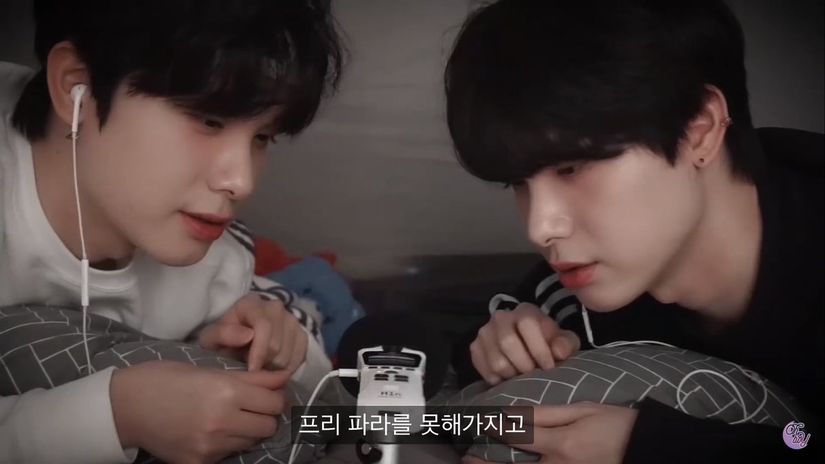 hsjchi_'s tweet photo. please why do these twins look so much like Jungwoo , Jungwoo triplet? https://t.co/2QBRlMqM76
