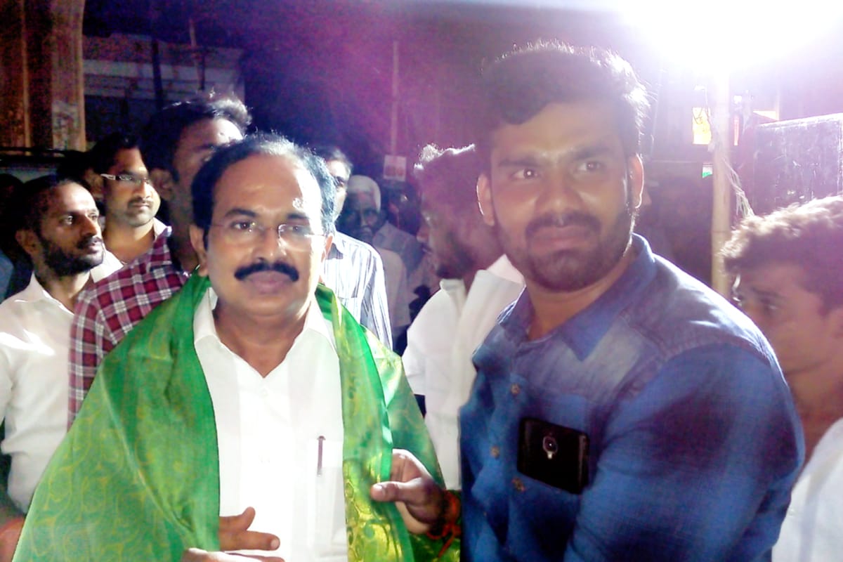 AjithApj5's tweet image. என் சிரிப்பினில் 
இவன் சிரித்து...
என் அழுகைகளில்
இவன் கண்ணீர் 
நிரம்பி...
என் உணர்வுகளில்
இவன் உயிர் கலந்து
என் மனதோடு 
ஒன்றிவிட்ட இவனிடம்...
முகம் காட்டும் 
கண்ணாடியும் 
தோற்றுப்போகும்...😍😍😍
 
இனிய பிறந்தநாள் வாழ்த்துக்கள் என் உடன் பிறப்பே...😘