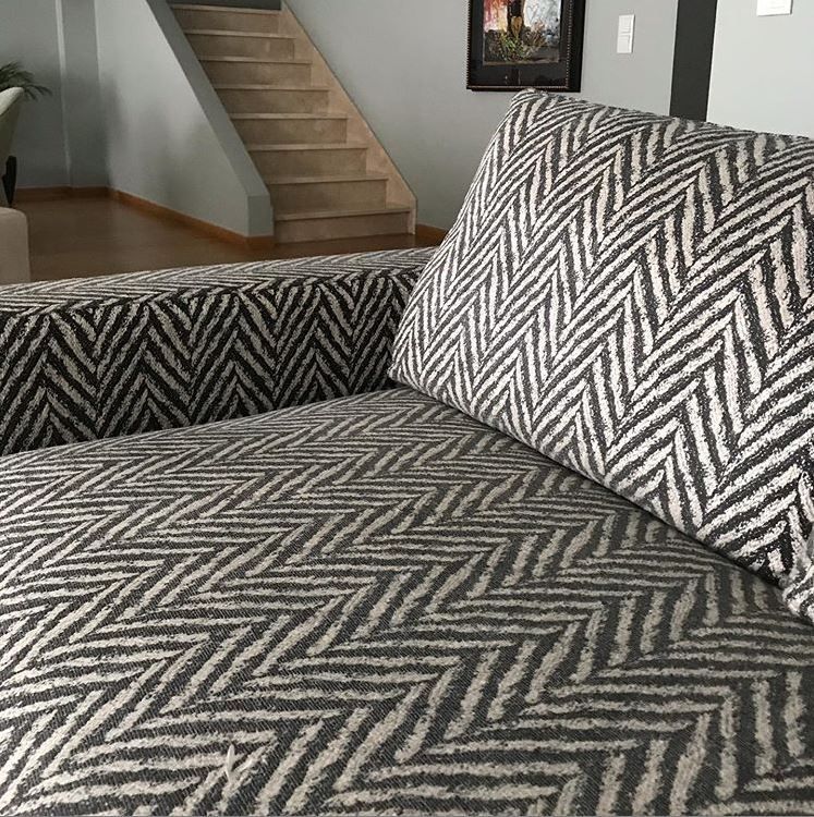 Amazing sofa made in Mallorca from Barbara Osorio fabrics. It is available in four other beautiful colours.
#upholstery #interiordesign #designer #interiors