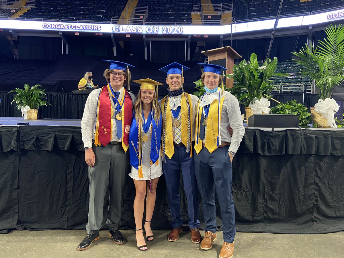seckman2020's tweet photo. thank you class of 2020! we wish you the best for all of your future endeavors and only expect the best 💛 see you at the reunion 😏 https://t.co/47y9L78BTW