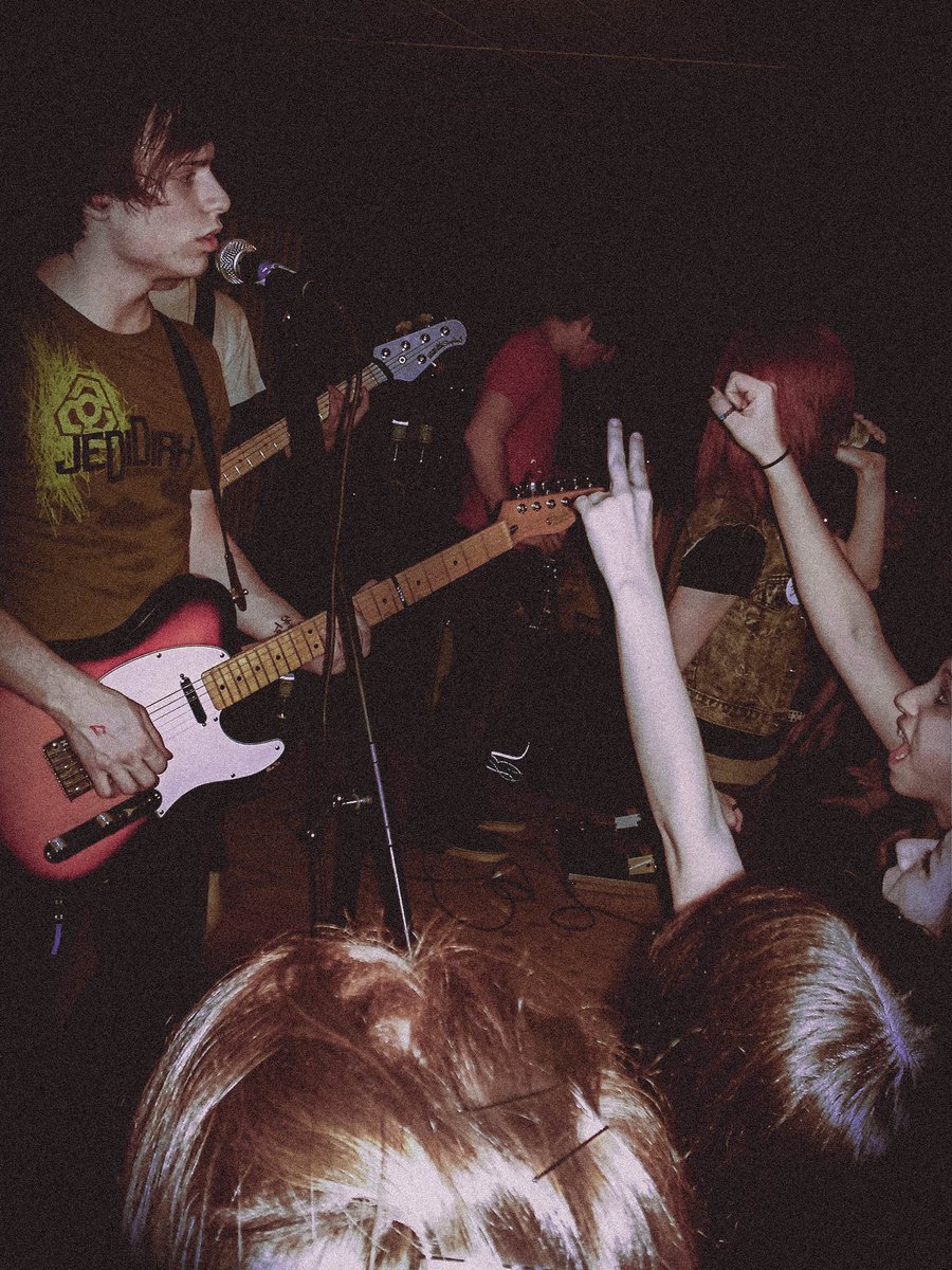 tiffchacon's tweet photo. Happy 15 years #awkif; can’t believe @yelyahwilliams wore the actual Emergency dress. This was me trying to be slick with my camera. Circa 2005/2006 wow o wow. Love you Hayley frfr #AllWeKnowIsFalling https://t.co/oCOVceCFia