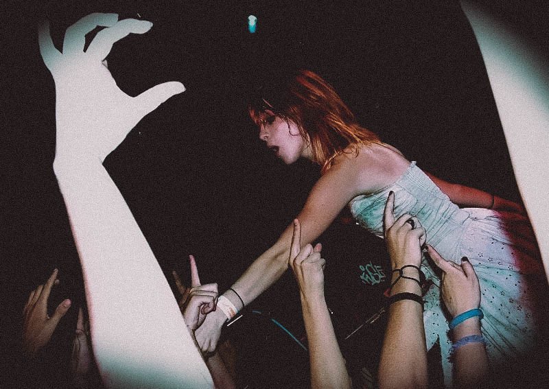 tiffchacon's tweet photo. Happy 15 years #awkif; can’t believe @yelyahwilliams wore the actual Emergency dress. This was me trying to be slick with my camera. Circa 2005/2006 wow o wow. Love you Hayley frfr #AllWeKnowIsFalling https://t.co/oCOVceCFia