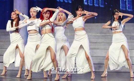 GFSquad__com's tweet image. [MK] @GFRDofficial completes music show promotions for ‘回:Song of the Sirens’... Looking forward to next comeback

"Refreshing witches change success"

Link: n.news.naver.com/entertain/arti…

#여자친구 #GFRIEND